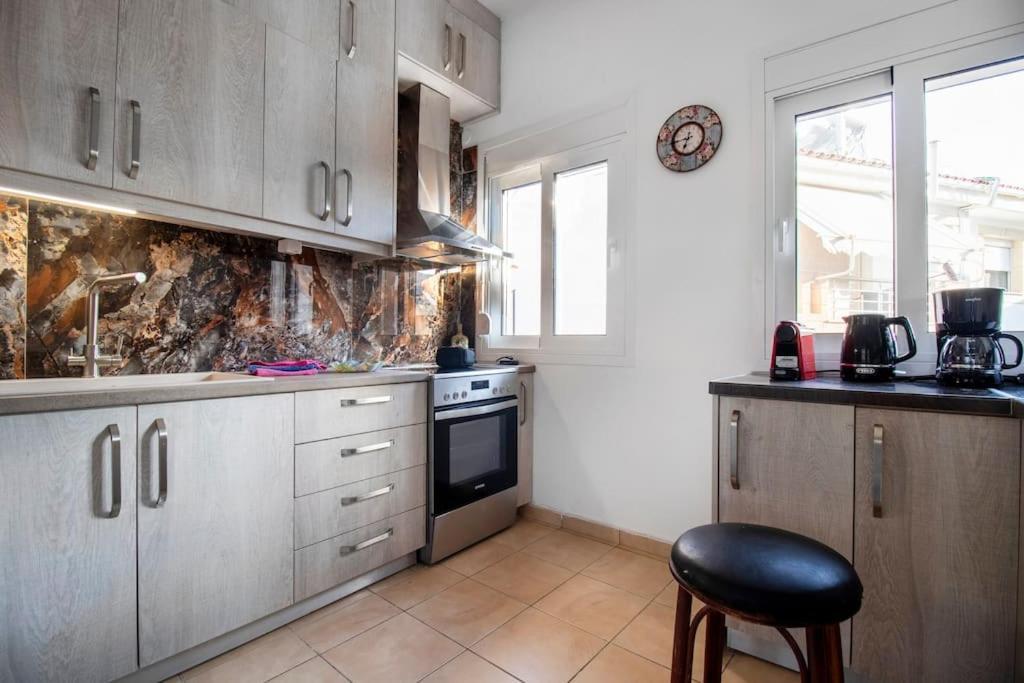 Family Home Next To City Hall Gazi Екстер'єр фото